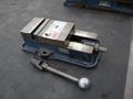 Kurt D-40 4" Machine Vise, Steel Jaws, Handle- Auction Item