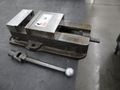 Kurt D-675 6" Machine Vise Steel Jaws, Handle- Auction Item