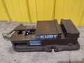 6" KURT MODEL #D675 PRECISION MACHINE VISE W/ SWIVEL HANDLE: STOCK #23448