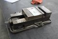 Kurt D-40 4" machine Vise, Steel Jaws, Handle- Auction Item