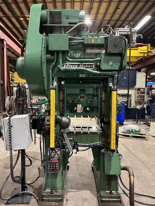 Minster 30 Ton SSDC, Model P2-30-24, S/N 24454, 1" Stroke, 0-500 SPM, 2" Slide Adj, 9.5" SH, STK# 1542