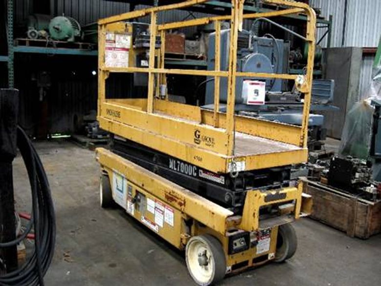 Specifications: Model  SM2632BE Year of Manufacture  2001 approx.  Max Platform Height 20’ Lift Capacity 750lbs Platform Size 30” x 88” Power 24volts Weight  3800 lbs Comments: 4 New Batteries on 2/2010