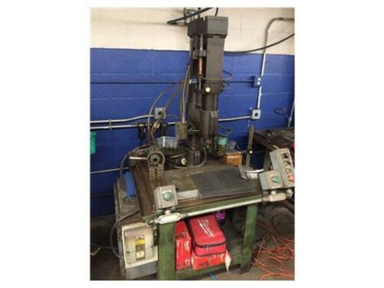 ZAGAR SINGLE HEAD DRILL PRESS MODEL 789-0500, 1/2 HP, 6" STROKE, 5520 RPM, QUILL FEED
