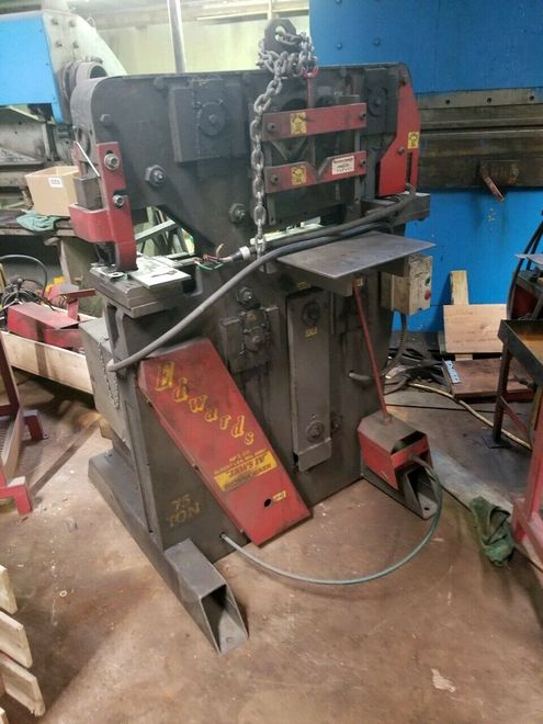 75 TON EDWARDS MODEL JAWS IV HYDRAULIC IRONWORKER WITH LOTS OF TOOLING 1-1/16 Punch Capacity in 7/8" Steel, Shear, Angle Shear