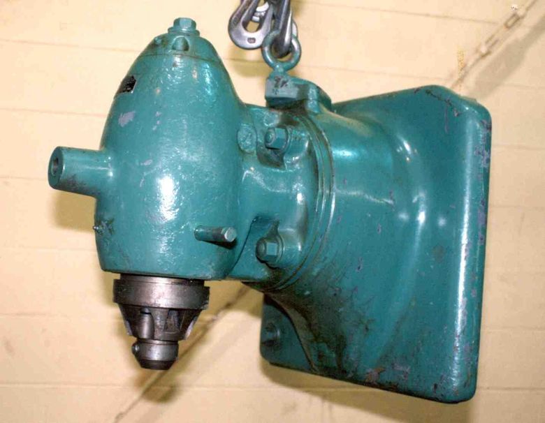 KEARNEY & TRECKER SWIVEL RIGHT ANGLE MILLING HEAD:  STOCK #9752