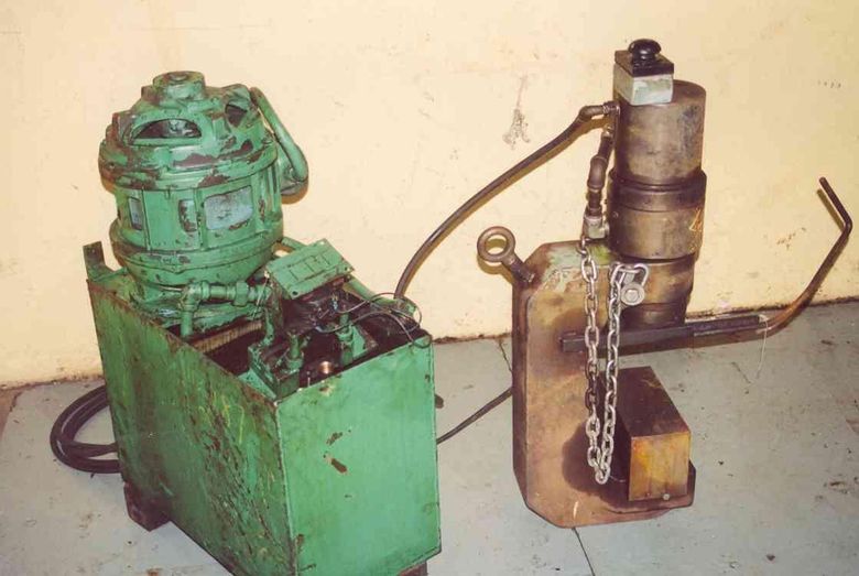 C-FRAME HYDRAULIC PUNCH: STOCK #17482