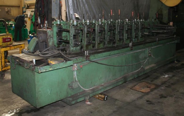 4 STAND ON 14 HEAD BASE YODER 2' MODEL #M2 ROLLFORMER: STOCK #62019