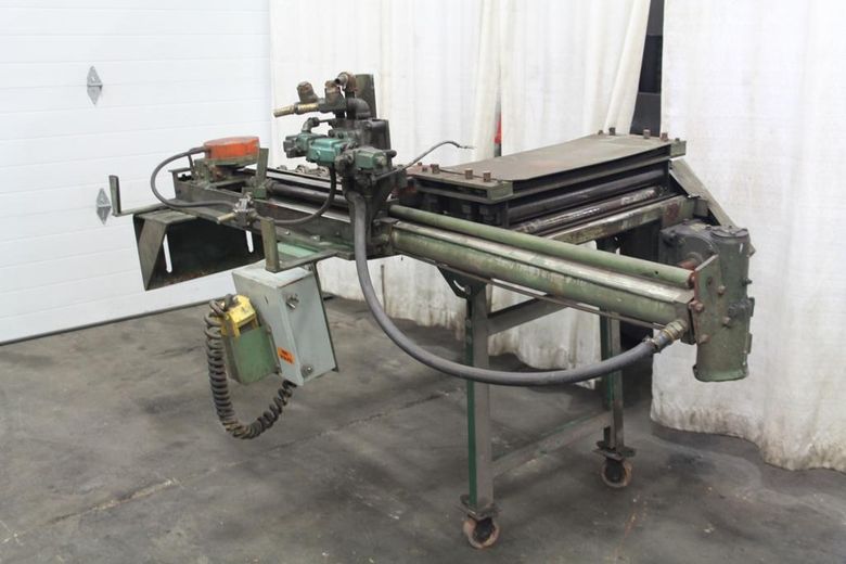 24' X 36'  FEED LEASE STOCK FEEDER AND STRAIGHTENER: STOCK #61069