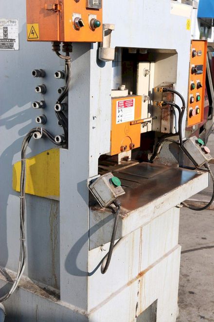 80 TON YAO SHENG MODEL TSH-TUVB-830 HYDRAULIC PRESS: STOCK 68633