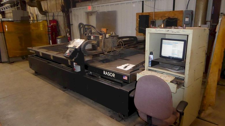 Used Komatsu 90 Amp Plasma Cutter 5' x 10' Table