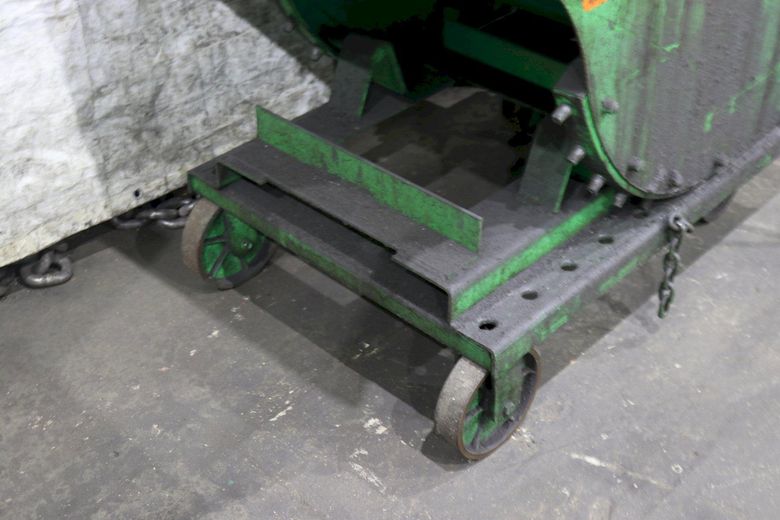 1/3 YARD ROURA PORTABLE SELF DUMPING HOPPERS: STOCK #73756