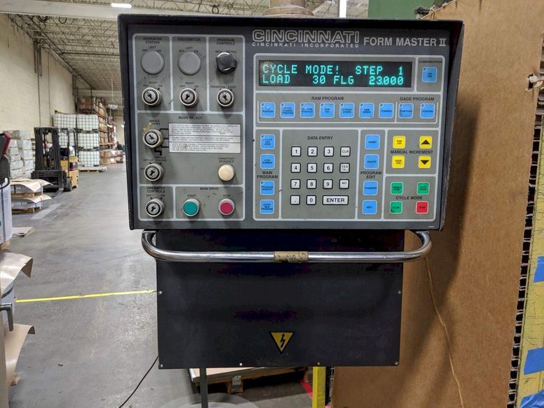 90 TON X 8' CINCINNATI MODEL# FM II PRESS BRAKE STOCK: 72597