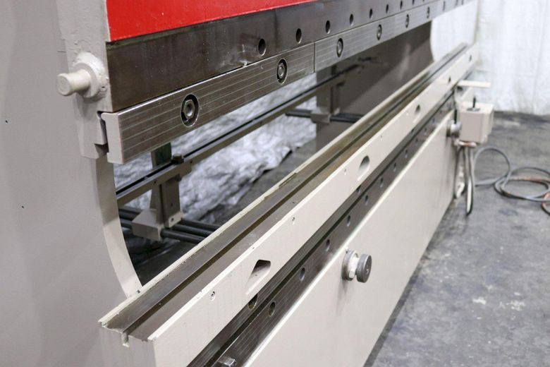 90 TON X 10' CINCINNATI HYDRAULIC PRESS BRAKE: STOCK #72589
