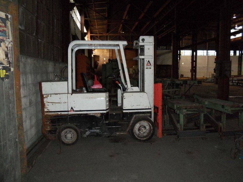 8000 LBS ALLIS & CHALMERS CUSHION TIRE FORKLIFT: STOCK #61711