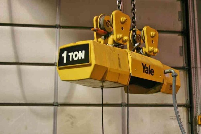 1 TON YALE ELECTRIC HOIST: STOCK