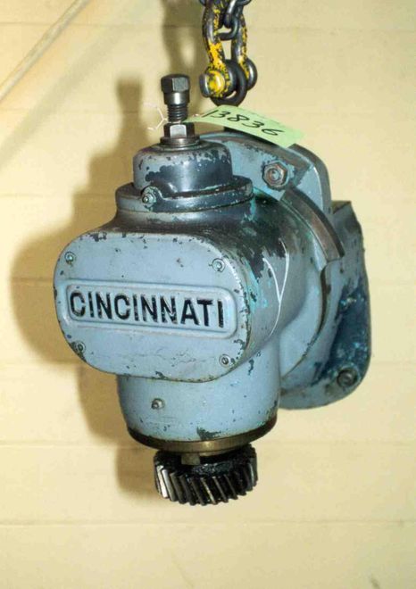 CINCINNATI SWIVEL RIGHT ANGLE MILLING HEAD:  STOCK #13836