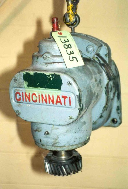 CINCINNATI SWIVEL RIGHT ANGLE MILLING HEAD:  STOCK #13835