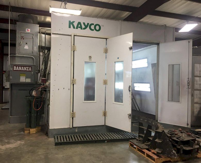 14' X 26' KAYCO DELUXE DOWN DRAFT PAINT BOOTH: STOCK #71255