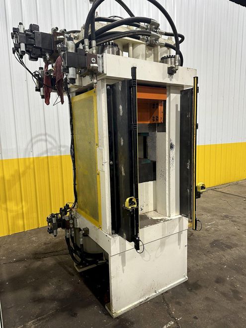 200 TON AMD HYDRAULIC PRESS: STOCK #19452