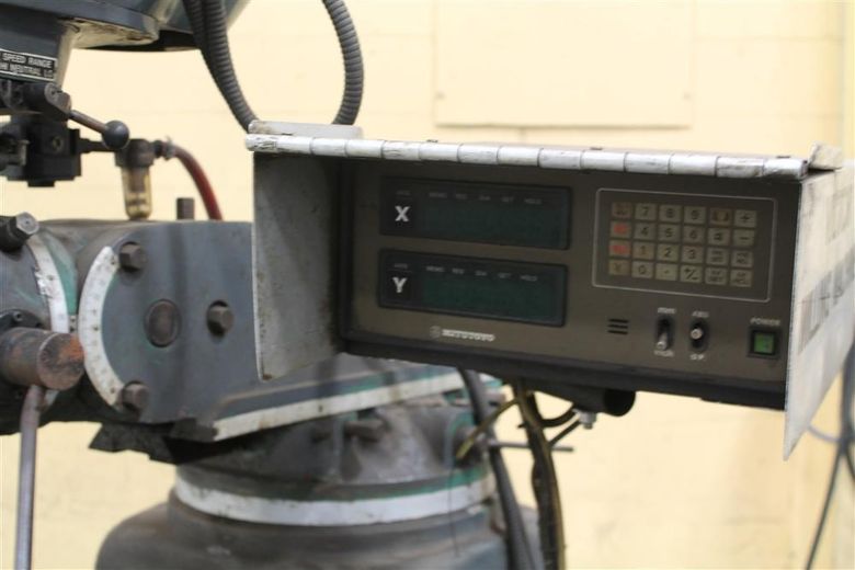 3 HP VICTOR VERTICAL RAM TYPE MILL MILL: STOCK #61732