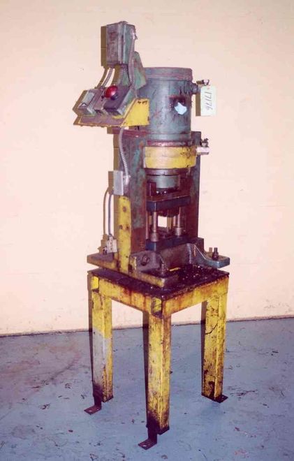WHITNEY 2-POST HYDRAULIC SHEAR: STOCK #17176