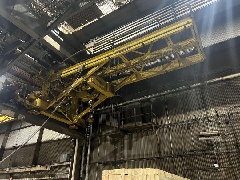 3 TON X 15' SHEPARD-NILES WALL MOUNTED POWERED GANTRY CRANE: STOCK 18476