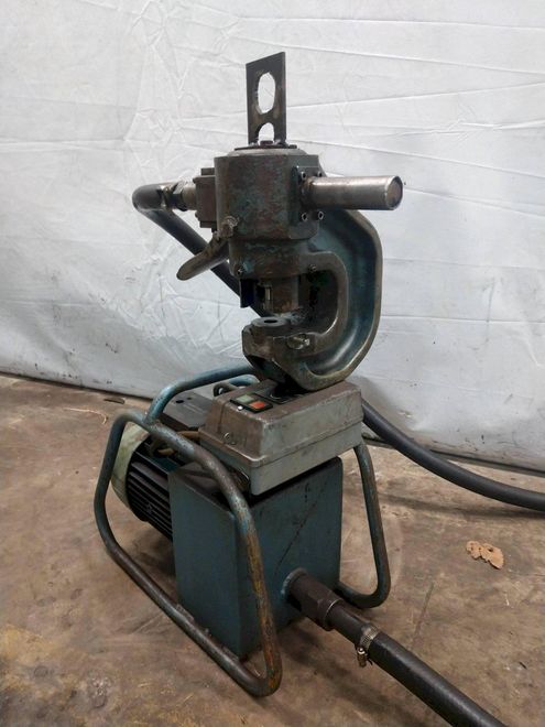 35 TON CLEVELAND PORTABLE HYDRAULIC PUNCH WITH POWER UNIT: STOCK #12521