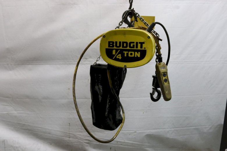 1/4 TON YALE  MODEL #BEHC2516 ELECTRIC POWERED CHAIN HOIST: STOCK #11978