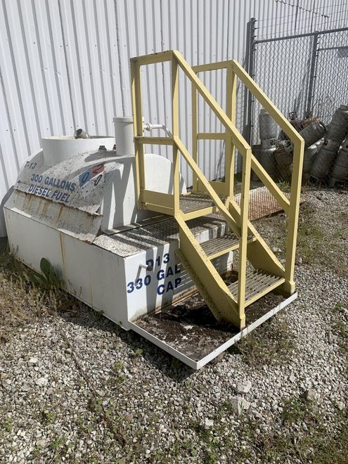 330 GALLON LIQUID STORAGE TANK: STOCK #12942