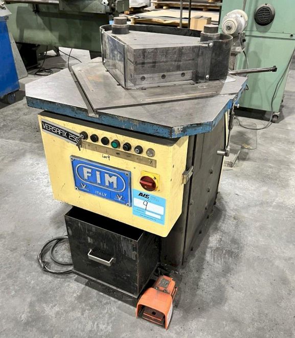 8 X 8 X 1/8" FIM MODEL #VERSAFIX 256 HYDRAULIC METAL CORNER NOTCHER: STOCK #19721