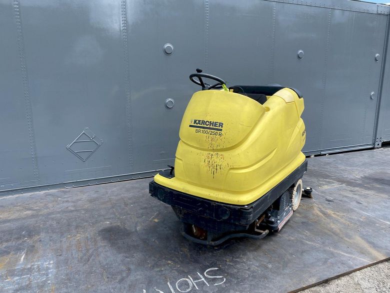 KARCHER MODEL #BR100/250R FLOOR SCRUBBER: STOCK #14837