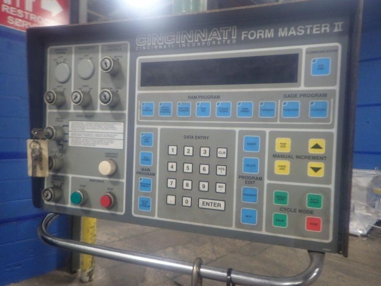 90 TON X 10' CINCINNATI FM II HYDRAULIC PRESS BRAKE: STOCK #72733
