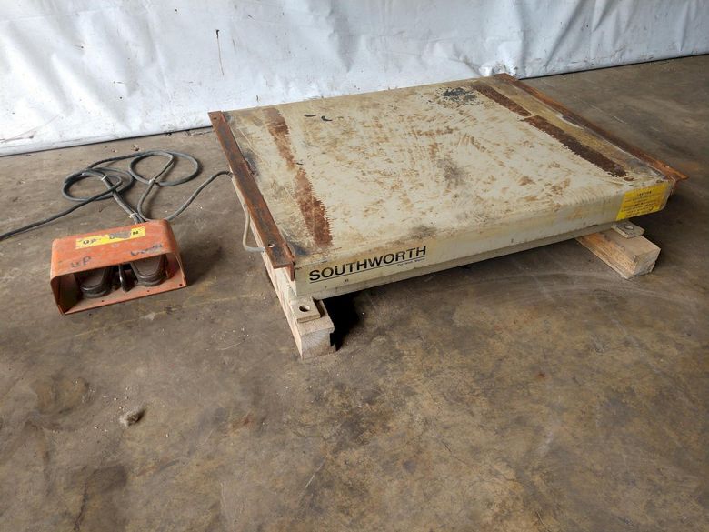 2,000 LBS X 30" X 36" SOUTHWORTH HYDRAULIC SCISSOR LIFT TABLE, SINGLE PHASE: STOCK #12690