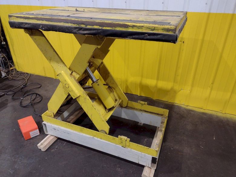2,500 LBS X 30" X 48" AUTOQUIP MODEL #36S25 HYDRAULIC SCISSOR LIFT TABLE, SINGLE PHASE 110V: STO