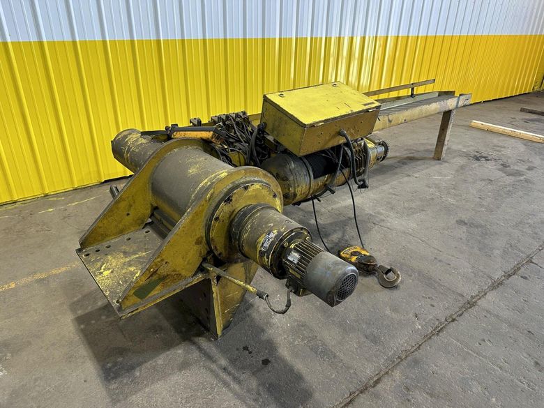 1.7 TON (3200 LBS) X 10' DEMAG WALL MOUNTED POWERED JIB CRANE & CABLE HOIST: STOCK #19119
