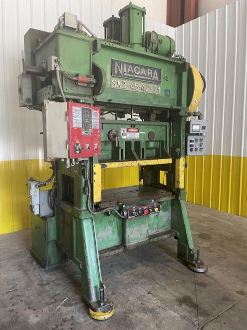 45 TON NIAGARA MODEL #SA2-45-42-24 SSDC PRESS 2.5" STROKE: STOCK 15051