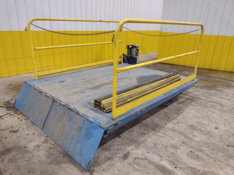 8,000 LBS X 108" X 84" BLUE GIANT MODEL #SEDPH 53-208 HYDRAULIC LIFT TABLE / ELEVATING DOCK: STO