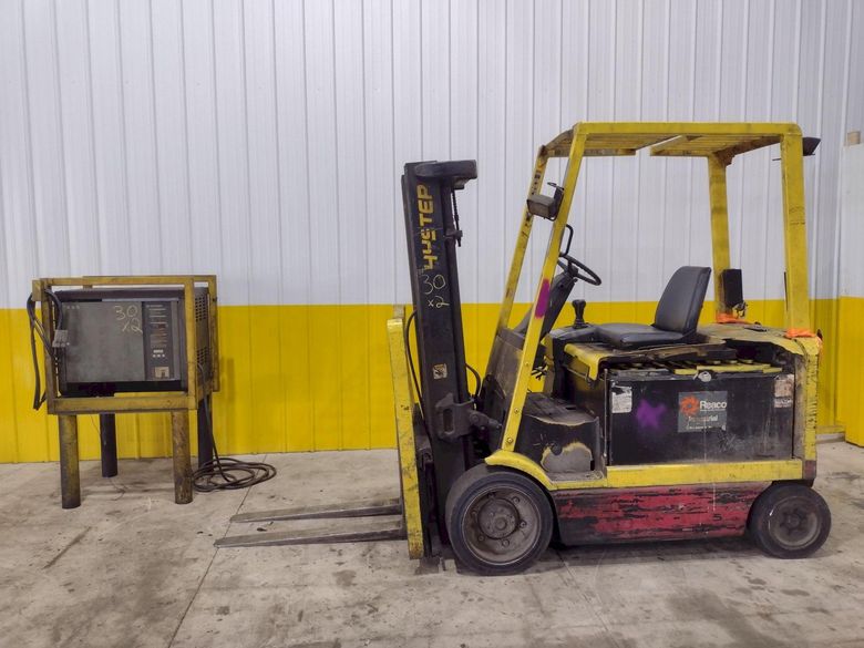 5,800 LBS HYSTER MODEL #E65XM2 36V ELECTRIC FORKLIFT & CHARGER: STOCK #21662