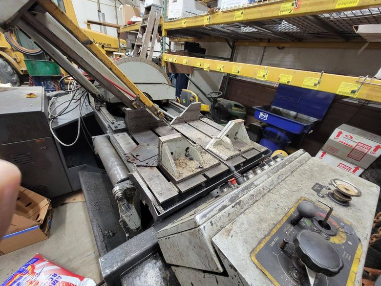 2008 Hyd-Mech V-18 Series II Vertical Bandsaw (#5429)