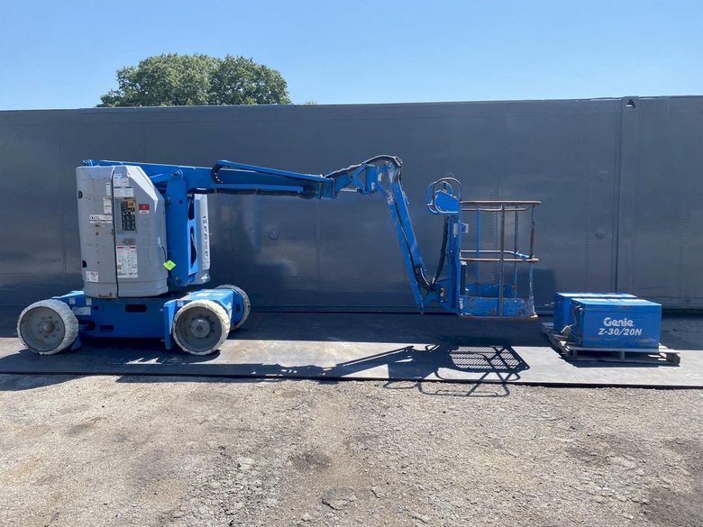 GENIE MODEL Z-30/20N MAN LIFT: STOCK #14835