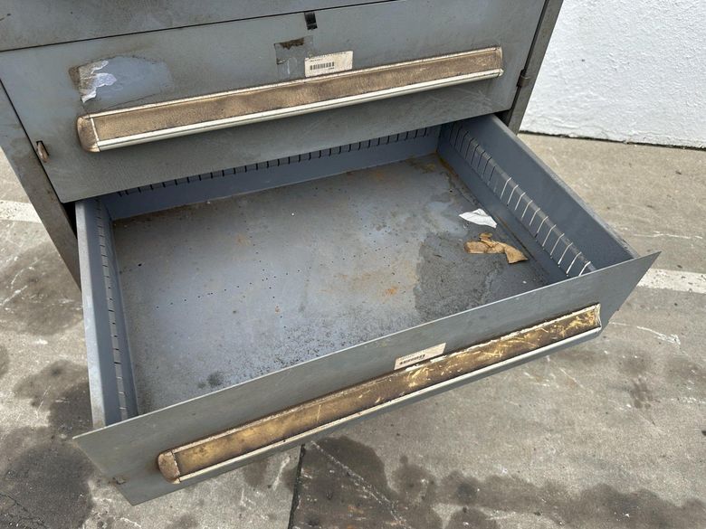 7 DRAWER 30" X 27-1/2" X 59" VIDMAR CABINET: STOCK #77993