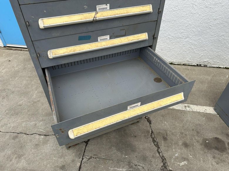 8 DRAWER 30" X 22-1/2" X 59" VIDMAR CABINET: STOCK #77987