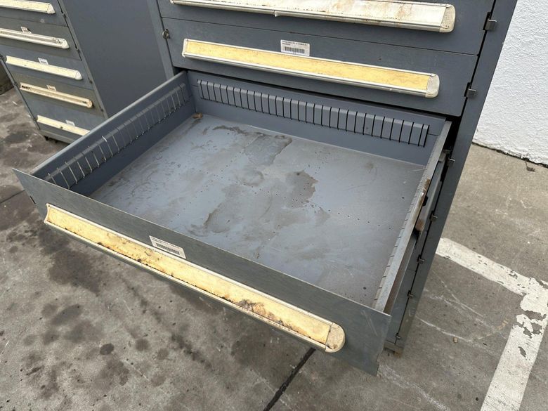 8 DRAWER 30" X 27-1/2" X 59" VIDMAR CABINET: STOCK #77988