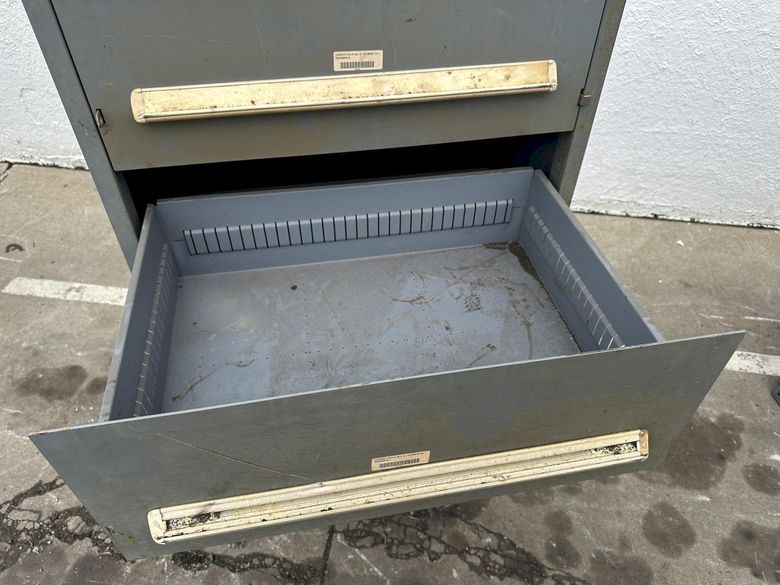 7 DRAWER 30" X 27-1/2" X 59" VIDMAR CABINET: STOCK #77992