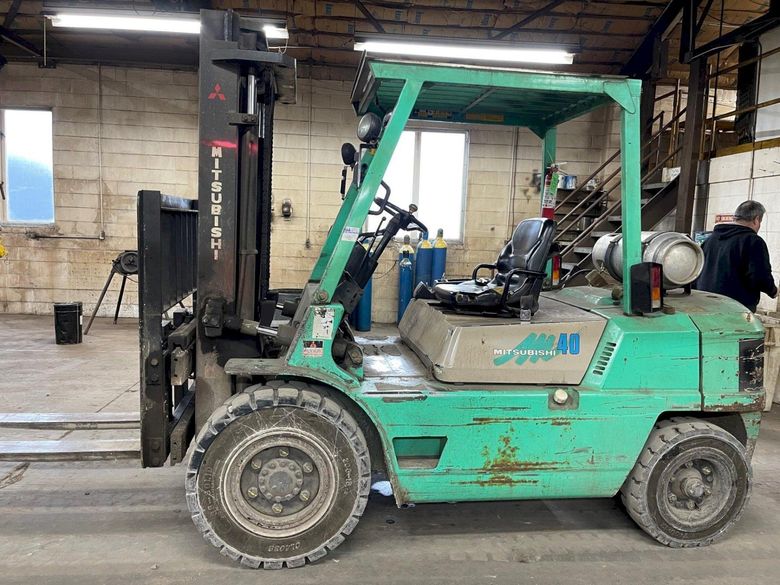 9000 LBS MITSUBISHI PNEUMATIC TIRE FORKLIFT : STOCK #77764