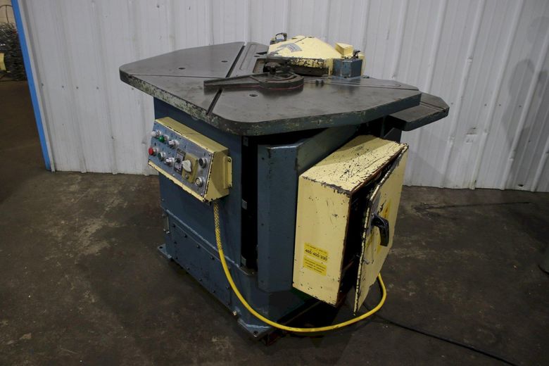 8-5/8" X 8-5/8" AMADA #CSW-220 CORNER NOTCHER & COPER: STOCK #76771