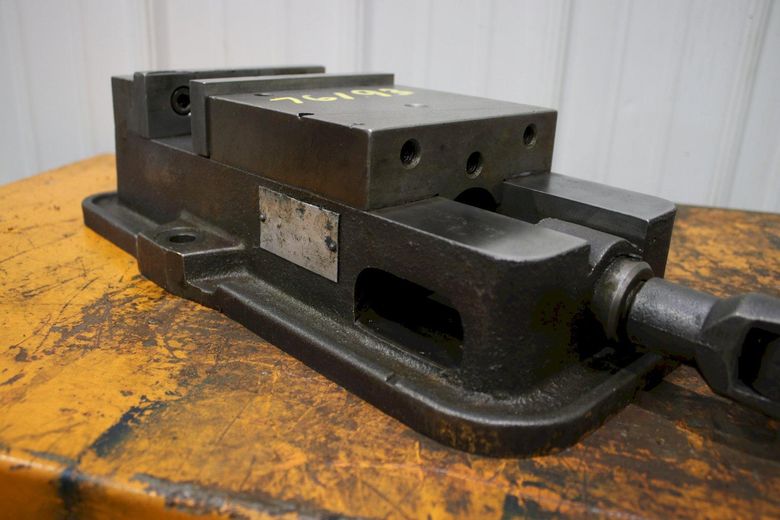 6" KURT MODEL #D688 ANGLELOC MACHINE VISE: STOCK #76193