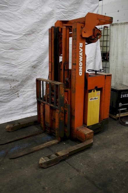FORKLIFT TRUCKS: STOCK # 75680