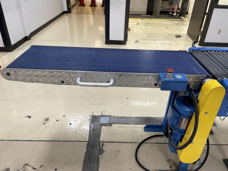 4' X 16' LIFT GATE POWER CONVEYOR: STOCK #75416