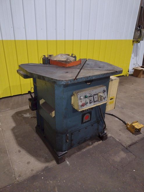 8" X 8" X 1/8" AMADA MODEL #CSW-220 DUAL HEAD CORNER NOTCHER & COPER: STOCK #10339